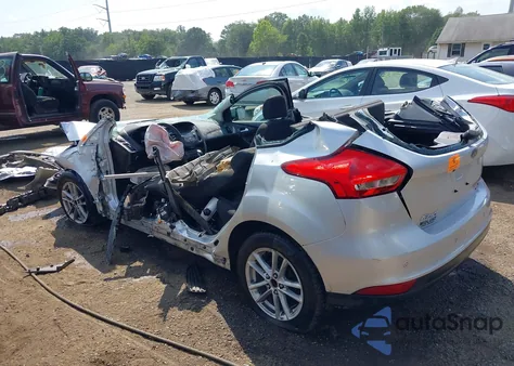 2015 Ford Focus Se z USA, uszkodzony, nr VIN 1FADP3K21FL294857